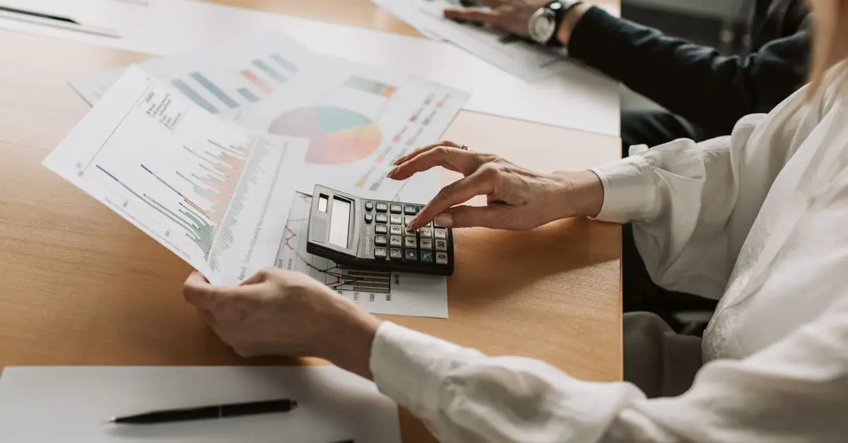 Cómo Ahorrar Inteligentemente Utilizando la Regla del 50/30/20